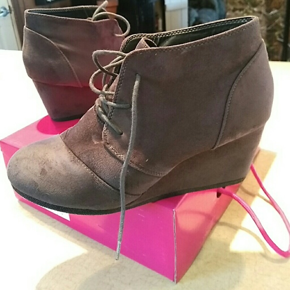 Grey suede booties size 10 by Toetos - Picture 7 of 8